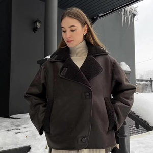 Veste aviateur pour femme en similicuir marron avec col en peau de mouton et décor neige