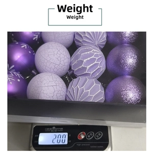 Detailed weight measurement showing various decorative Christmas baubles on a digital scale