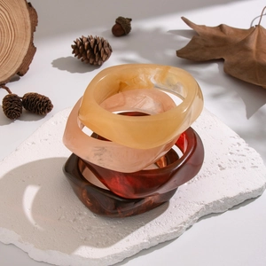 Set di 4 bracciali larghi in resina color terra su pietra naturale e decoro autunnale