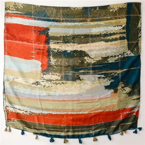 Détail d'écharpe en coton et lin vintage avec lignes dorées et finitions frangées