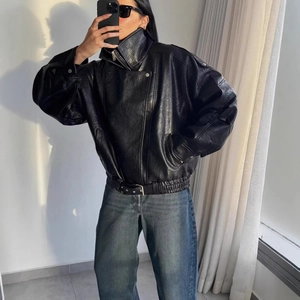 Veste motard noire pour femme en similicuir avec col montant et fermeture éclair croisée