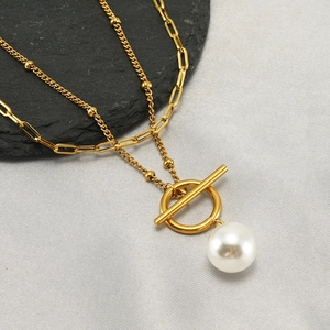 Collier double rang en acier doré avec chaîne trombone et pendentif perle blanche