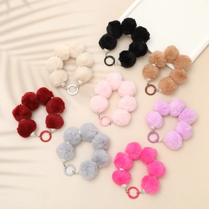 Chique pluche bal telefoon polsband met parels en metalen sluiting in acht kleuren