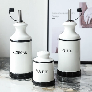 Set dispenser per olio e aceto in ceramica con spargisale su base in marmo