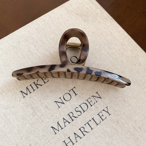 Vintage tortoiseshell acrylic Z-shaped hair claw clip for thick hair styling