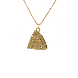 Collana dorata con ciondolo a fetta di pizza, piccoli strass e catena a maglia
