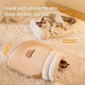 Saco de dormir cálido para gatos en beige con bordado de oso para el invierno