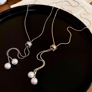 Collier en Y réglable avec perles et zircons en finitions dorée et argentée