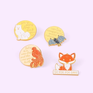 Lot de pins en émail avec renard, chauve-souris, chien et slogans inspirants