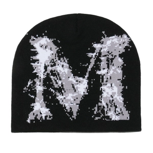 Bonnet en tricot noir avec motif jacquard lettre M pixelisé pour le style urbain