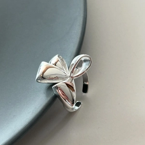 Minimalist S925 sterling silver bow knot ring with high-polished metallic mirror finish