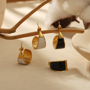 Minimalist 18K gold plated stainless steel C-shaped earrings with black and white enamel