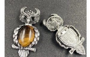 Detailed front and back view of owl brooch with tiger eye stone and secure pin clasp