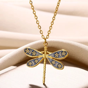 Collier pendentif libellule baroque vintage avec ailes en émail bleu et détails dorés