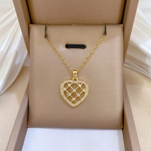 Collier Pendentif Coeur Pour Femme Plaqué Or Chaîne En Acier Titane Cuivre Évidé Zircone Strass Bijoux Élégants