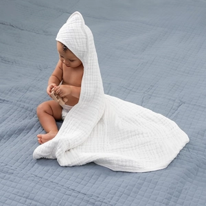 Detail of soft 6-layer white muslin gauze hooded baby towel with waffle texture