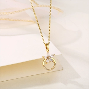 Collana minimalista in acciaio inossidabile dorato con ciondolo a fiore in zirconi