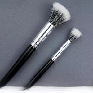 Dual-tone fiber bristles on professional makeup brushes with sleek black lacquered handles