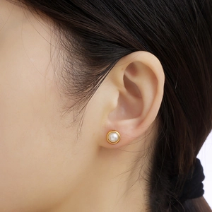 Minimalist vintage gold pearl stud earrings shown on model for an elegant pearl jewelry look