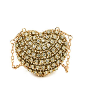 Sac de soirée en forme de cœur doré avec strass et bandoulière chaîne sur fond blanc