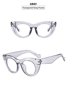 Detailansicht der transparent grauen Katzenaugen-Sonnenbrille mit verstärkten Scharnieren