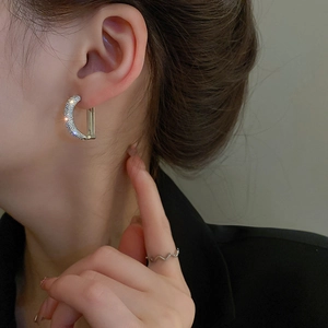 Silver geometric D-shaped earring with brilliant zircons for a stylish minimalist look