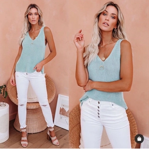 Damen Strick-Unterhemd mit V-Ausschnitt in Mintblau im ärmellosen Slim-Fit-Design
