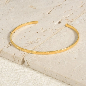 Minimalist 18k gold plated stainless steel open bangle with hammered texture design