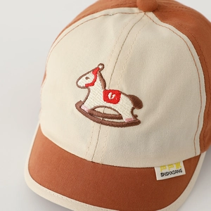 Kids color-block baseball cap with rocking horse embroidery and short brim for sun protection