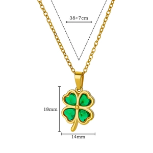 Detailed view of gold clover necklace with green stone and size dimensions 38+7cm