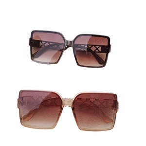 Fashionable oversized square sunglasses with gradient lenses and hollowed-out temple design