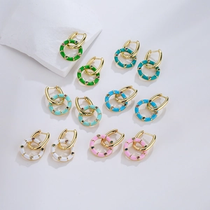 Pendientes de aro bohemios bañados en oro de 18K con esmalte colorido y circonitas