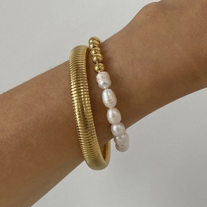 Set di bracciali in acciaio inossidabile placcato oro 18 carati con perle barocche