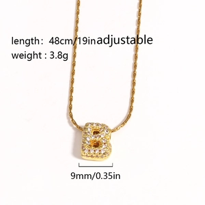 Collier doré avec pendentif lettre B zircons micro-pave et chaîne de 48cm