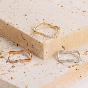 Wavy stainless steel rings with zircon inlay in gold, rose gold, and silver finishes