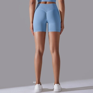 Vue détaillée du short de yoga sans couture taille haute avec couture galbante bleu clair