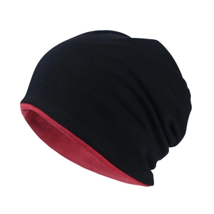 Two-tone windproof slouchy beanie hat in black and dark red knit fabric