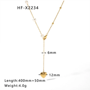 Détail du collier en Y doré avec pendentif coeur, perle et spécifications de dimensions