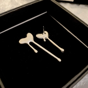 Minimalist silver lava heart stud earrings with asymmetric liquid metal fluid design