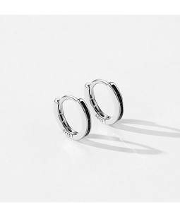 Detailed close-up of S925 sterling silver earrings featuring black rectangular zircon stones
