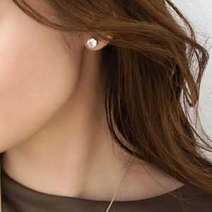 Elegant silver 18k titanium steel ear studs with sparkling round cubic zirconia stones