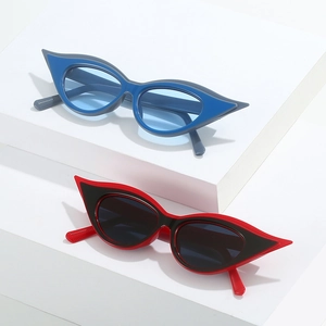 Lunettes de soleil œil de chat tendance avec monture en résine bleue et rouge