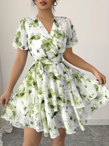 Abito estivo da donna con scollo a V, stampa floreale verde e balze a strati moda