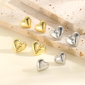 Minimalist Copper Heart Stud Earrings 18K Gold Silver Plated Geometric Solid Broken Heart Earrings For Women High-End Niche Daily Jewelry