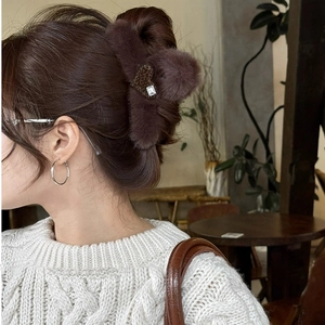 Hair Claw Clip Plush Acrylic With Leopard Print Heart And Rhinestone Autumn Winter Retro Accessory For Women