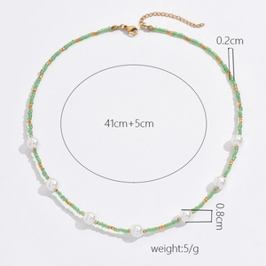 Detail view of colorful beaded pearl necklace with 0.8cm pearls and dimension labels
