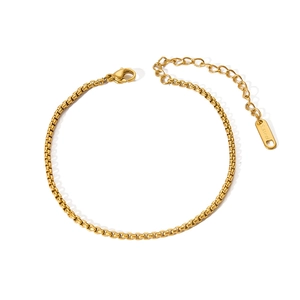 Detail of 18k gold plated stainless steel box chain bracelet with lobster clasp and extender