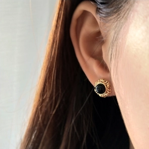Classic 925 sterling silver black onyx stud earrings with golden rope edge on model