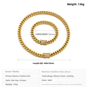 Detailansicht des goldenen Hip-Hop-Schmucksets mit Zirkon-Inlay und 10 mm Panzerkette