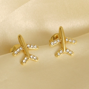 Boucles d'oreilles avion plaquées or 18 carats avec cristaux sur fond de soie douce